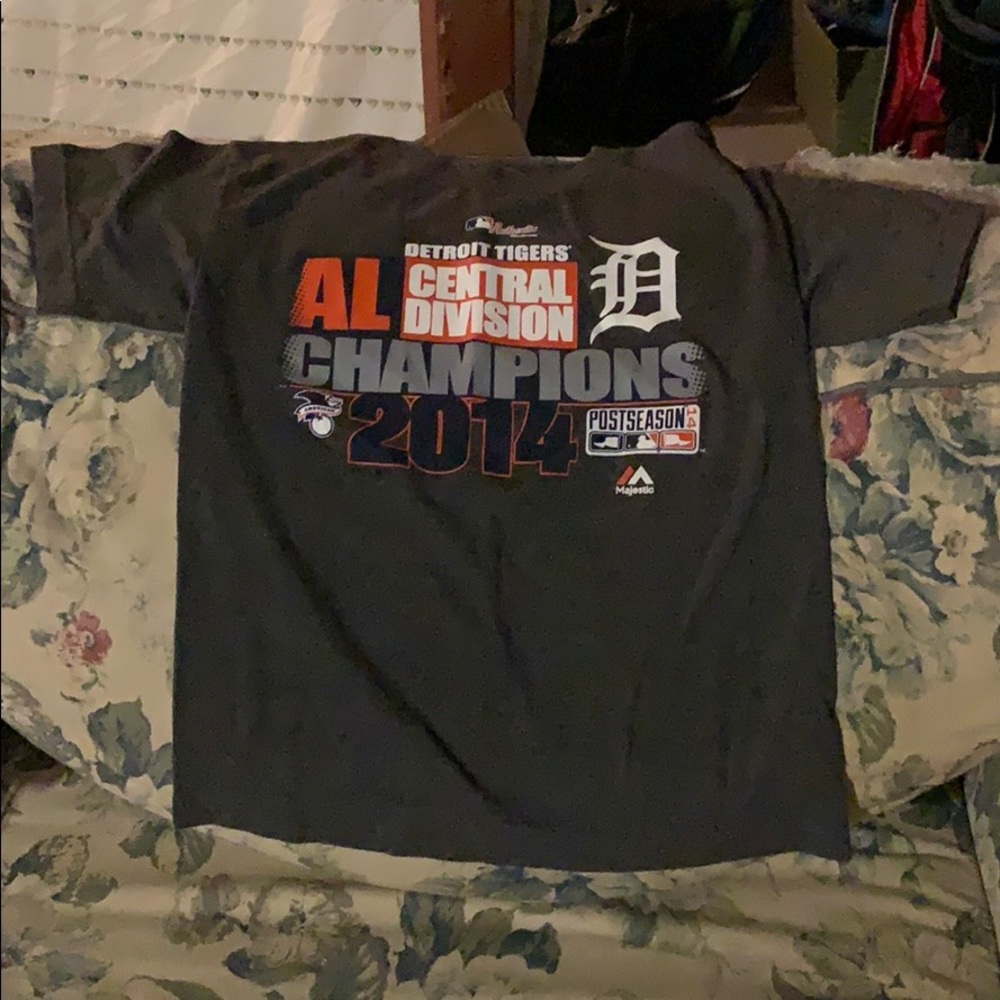 Detroit tigers t shirt